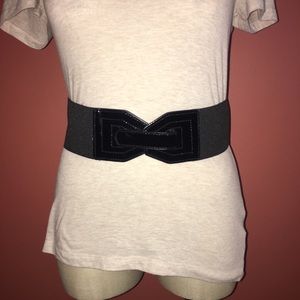 Black stretchy belt*
